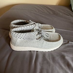 Never worn hey dudes!
